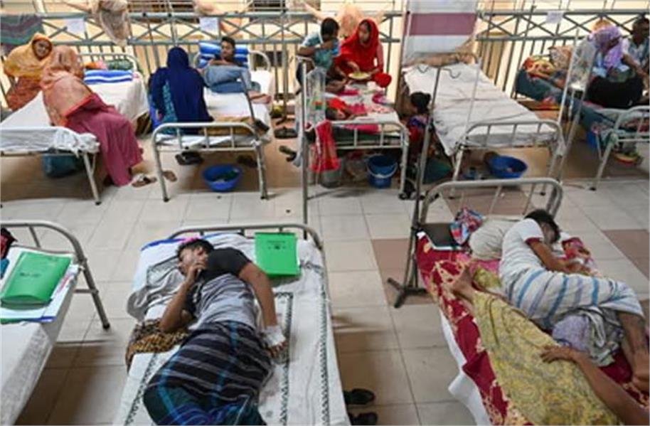 सफाई व्यवस्था में लापरवाही से बढ़ रहा संक्रमण, मरीजों की संख्या बढ़ी