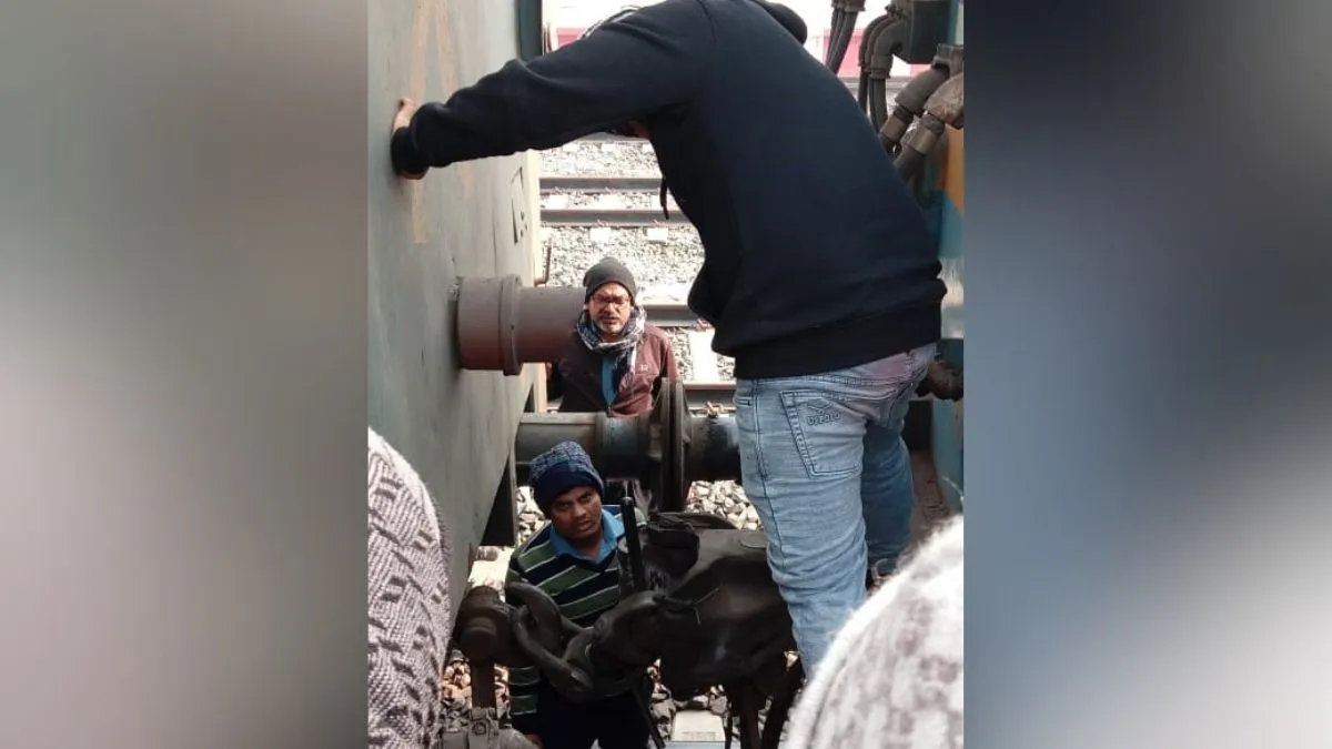 डीटी ब्रांच लाइन पर बड़ा हादसा टला, पैसेंजर ट्रेन का ब्रेक जाम