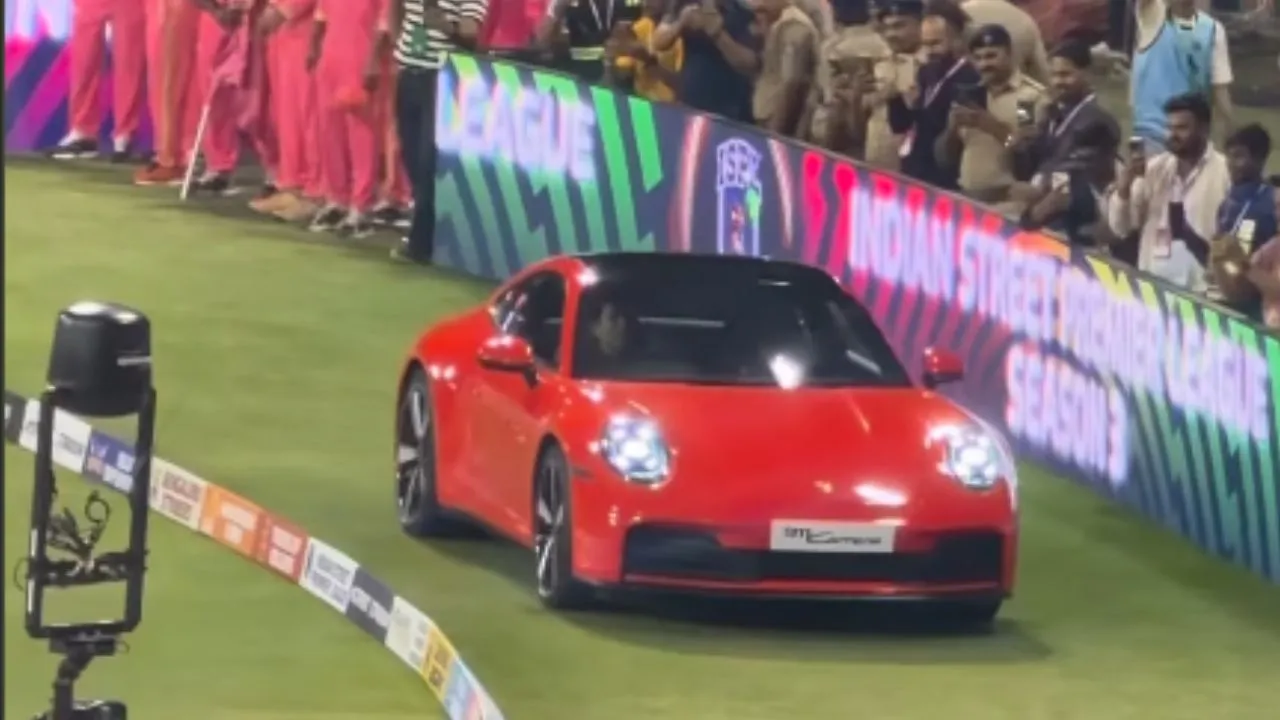 Sachin Tendulkar की Porsche 911 ने स्टेडियम में बटोरी सुर्खियां, जानिए फीचर्स और कीमत