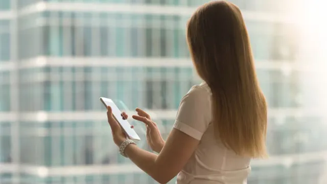 बेंगलुरु: बेटी ने मां की प्राइवेट तस्वीरें बॉयफ्रेंड को भेजी, पकड़ी गई तो प्रेमी संग हुई फरार