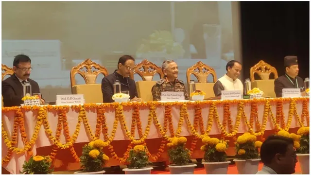 उत्तराखंड के श्रीनगर पहुंचे सीडीएस अनिल चौहान, गढ़वाल यूनिवर्सिटी की दीं 227 किताबें