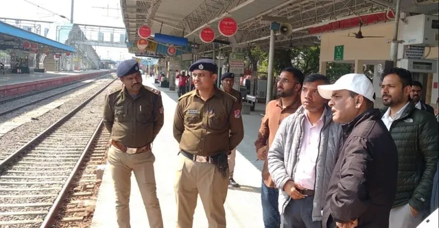 उत्तर-मध्य रेलवे के झांसी मंडल के डीआरएम पहुंचे उरई स्टेशन,  15 मई तक पूरा होगा फुटओवर ब्रिज का निर्माण