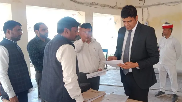 यूपी में SIR अभियान के दौरान 3378 बूथों पर जमा हुए फॉर्म, DM ने किया निरीक्षण