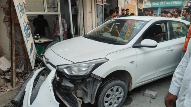 फतेहाबाद के रतिया में तेज रफ्तार कार बाजार में घुसी, दो घायल