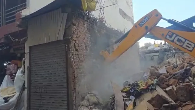 दालमण्डी चौड़ीकरण में तेजी के लिए बुलडोजर एक्शन शुरू, 29 मकान ध्वस्त, 24 करोड़ रुपये मुआवजा