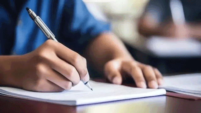 जिस पेन से सालभर लिखा, परीक्षा में भी उसी का करें प्रयोग