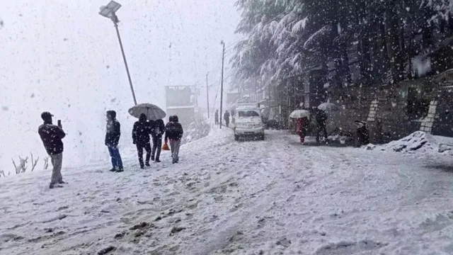 फिर लौटेगी कंपकंपाने वाली ठंड, कहीं बर्फबारी तो कहीं बारिश का अलर्ट; कोहरे की भी चेतावनी