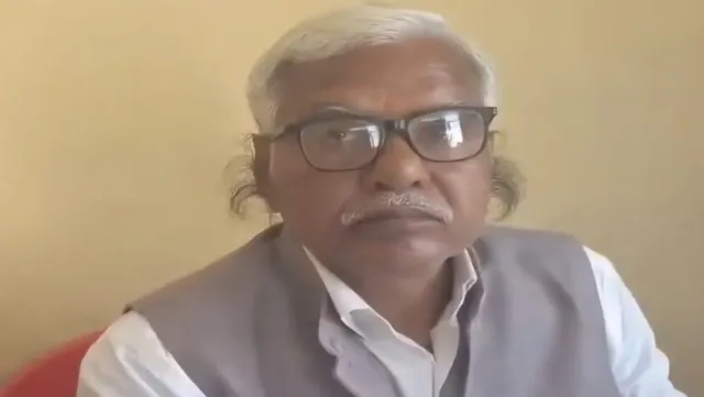 मीरजापुर में रिटायर्ड सचिव से सहायक आयुक्त एवं सहायक निबंधक सहकारिता अधिकारी करा रहे समिति में काम