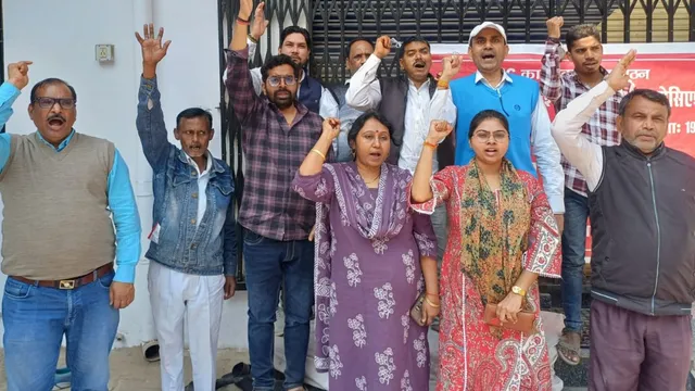 श्रम कानूनों के विरोध में राष्ट्रव्यापी हड़ताल, सोनभद्र में कामकाज रहा प्रभावित