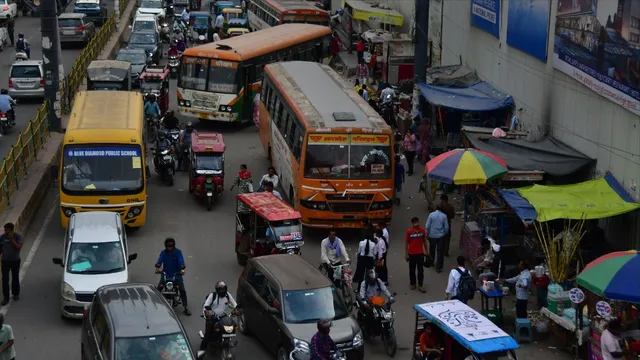 मेयर के ‘एक घर में 4-4 कारें होने से जाम’ के तर्क से बहुत अलग है हकीकत, अतिक्रमण ने जकड़ा इंदिरापुरम और पूरा शहर