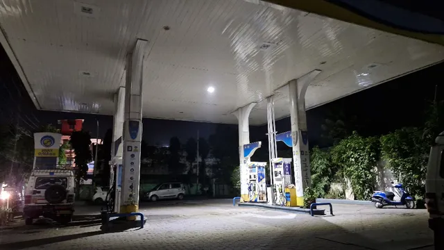 उत्तराखंड में गहराया संकट: पेट्रोल पंपों पर तेल की किल्लत, कुछ में 300 रुपये तक की लिमिट तय