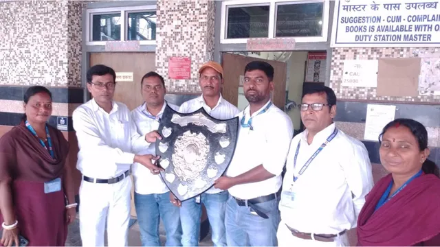 रेलकर्मियों के उत्साह के लिए मालदा मंडल को जीएम की तरफ से शील्ड, ट्रेन परिचालन में उत्कृष्टता के लिए सम्मान