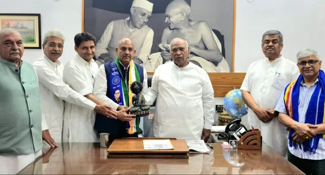 राज्यसभा सदस्य कर्मवीर बौद्ध ने राहुल गांधी और मल्लिकार्जुन खरगे से की शिष्टाचार भेंट, क्रॉस वोटिंग पर हुई चर्चा