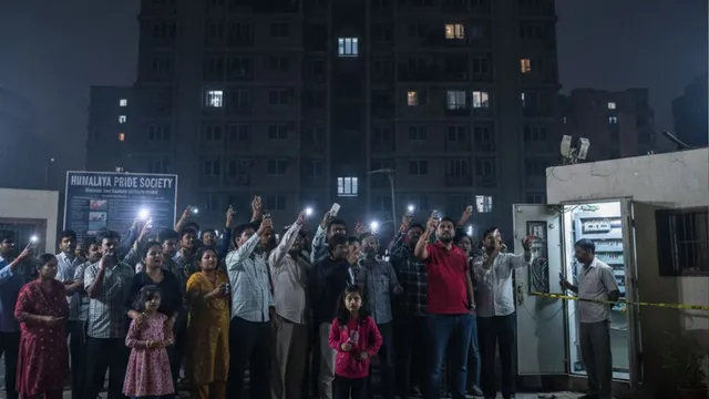 ग्रेटर नोएडा में लिफ्ट में बच्चों के फंसने की शिकायत पुलिस से करना पड़ा भारी, सोसाइटी की बिजली काटी