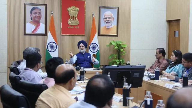 दिल्ली LG तरनजीत संधू ने की एमसीडी के कामों की समीक्षा, कचरा प्रबंधन और सड़क मरम्मत में तेजी लाने के निर्देश