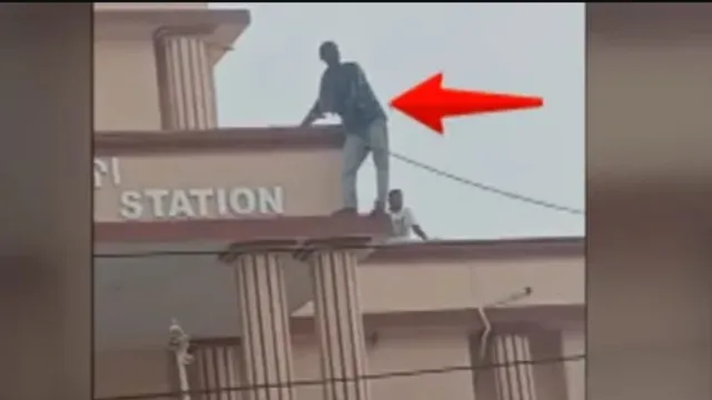 ओडिशा में पुलिस थाने की छत पर चढ़ युवक ने किया आत्महत्या का प्रयास, ब्लेड से काटा हाथ; हालत गंभीर