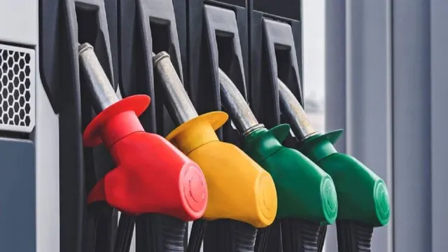 एक्साइज ड्यूटी घटने के एक दिन बाद कितनी हुई पेट्रोल-डीजल की कीमत, चेक करें अपने शहर का भाव
