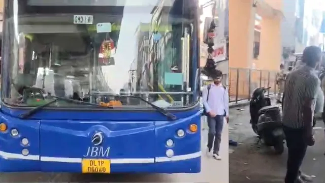 दिल्ली में कैब के अचानक खुले दरवाजे से टकराकर गिरा स्कूटी सवार, पीछे से आई DTC बस ने कुचला