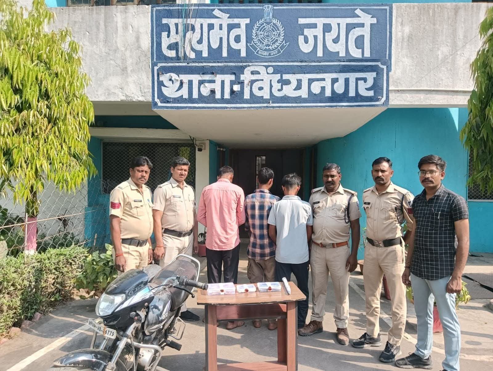 Singrauli : हनुमान मंदिर में चोरी करने वाले आरोपी गिरफ्तार, पुलिस की बड़ी कार्रवाई दो लाख रुपये का माल बरामद
