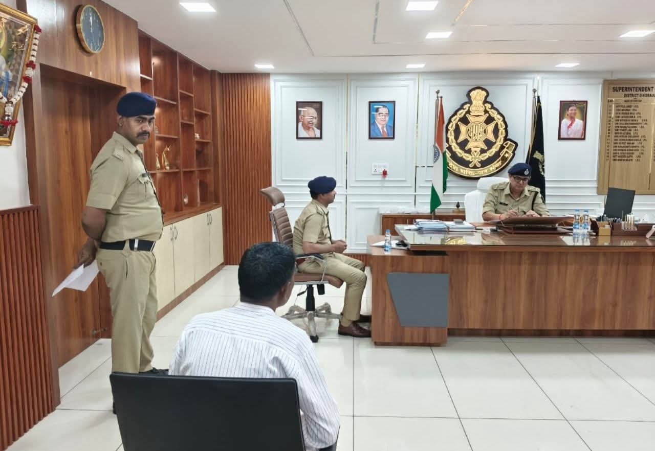 Singrauli : पुलिस अधीक्षक कार्यालय में जनसुनवाई, एसपी ने फरियादियों की समस्याएं सुनीं