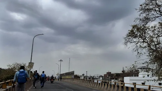 अलीगढ़ में अचानक बदला मौसम का मिजाज, मार्च में मार्च में सर्दी का अहसास!