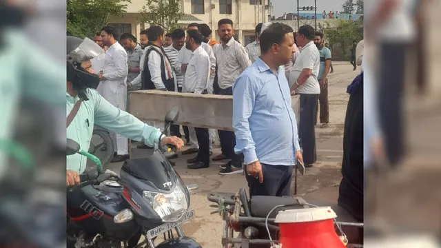 हिमाचल सीमा पर हंगामा, हरियाणा के लोगों ने बरोटीवाला बैरियर किया जाम; दोनों राज्यों के बीच आवाजाही ठप