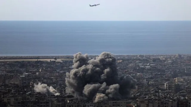 होर्मुज स्ट्रेट के पास ईरानी शहर पर अमेरिका-इजरायल का हमला, 5 लोगों की मौत