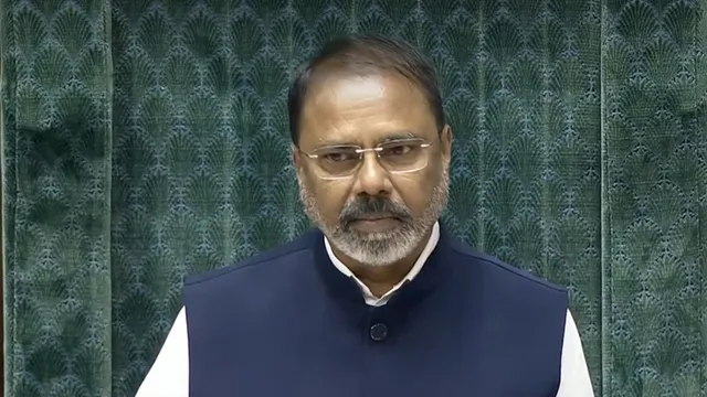 लोकसभा में दुर्लभ दृश्य: पीठासीन अधिकारी कृष्ण प्रसाद तेनेती ने कुर्सी पर रहते हुए पूछा प्रश्न