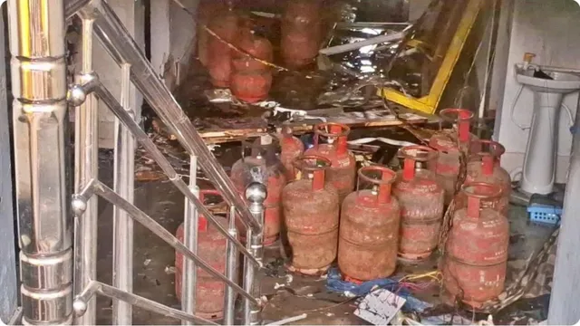 सिलिंडर ब्लास्ट ने खोली सिस्टम की पोल: पलामू में रिहायशी मकान में रखे थे सैकड़ों सिलेंडर, धमाके से दहला इलाका