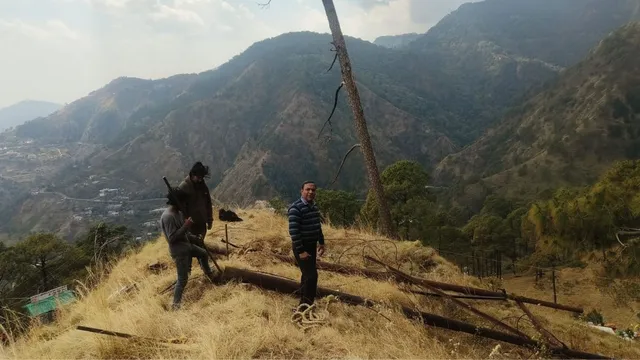 आंधी-तूफान के बाद नैनीताल में 40 घंटे से बिजली गुल, अंधेरे में डूबा शहर फिर भी अफसर बेपरवाह!