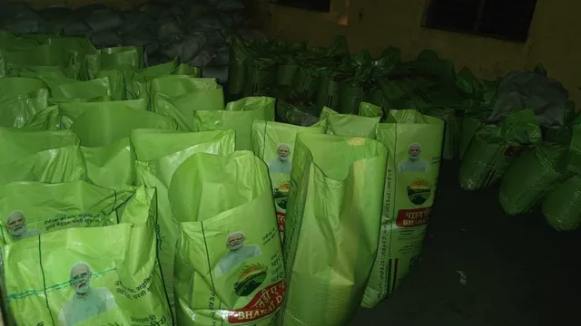 उत्तर प्रदेश में खाद बिक्री बढ़ने पर सरकार सतर्क, कृषि मंत्री ने सख्त निगरानी के दिए निर्देश