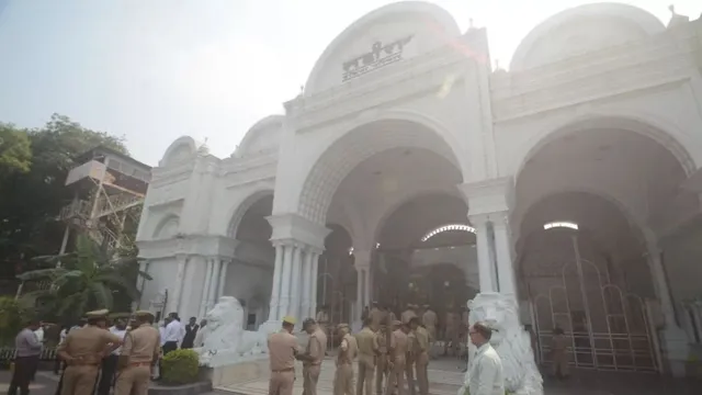 सील सहारा शहर से लग्जरी घड़ियां, सोना-चांदी समेत करोड़ों का माल चोरी, STF ने 6 को पकड़ा