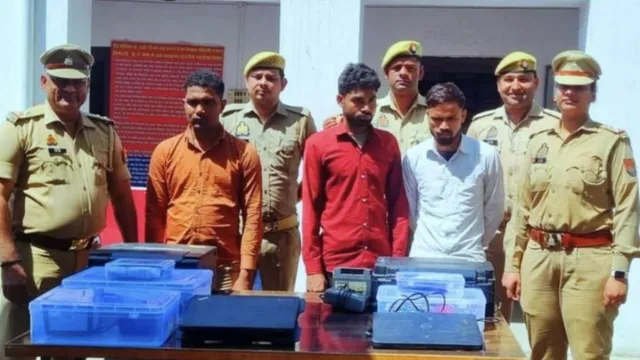 संभल में फिंगर प्रिंट और आईरिस बदलकर बना रहे थे फर्जी आधार कार्ड, पुलिस ने तीन को पकड़ा