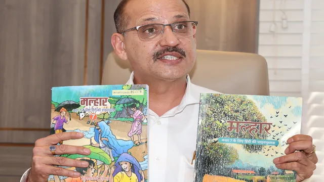 उत्तराखंड में बाजार में बिक रहीं स्कूलों में मुफ्त बंटने वाली किताबें, जांच की मांग