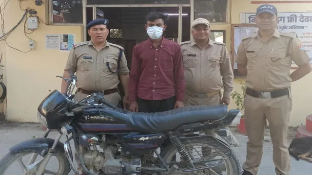 उत्तराखंड रोडवेज बस पर पथराव उत्तराखंड चालक से मारपीट, यात्रियों में मची चीख-पुकार; एक आरोपी गिरफ्तार