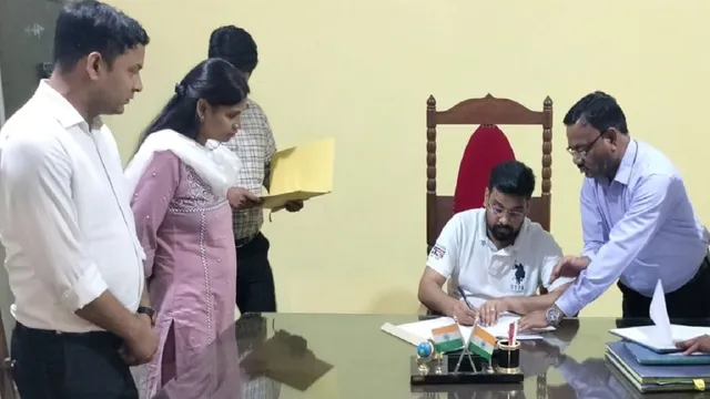 कौन हैं आलोक यादव, जो बनें शामली के DM; वेस्ट यूपी में कार्य करने का है उन्हें पूर्व अनुभव