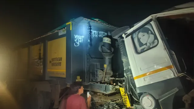 सोनीपत के रोहणा फ्लाईओवर पर खड़े ट्रक से टकराया ट्रक, ड्राइवर की दर्दनाक मौत