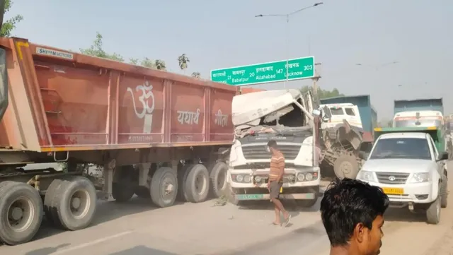 वाराणसी में रिंग रोड पर तीन ट्रेलरों की भीषण टक्कर, दो लोगों की मौत, एक गंभीर रूप से घायल
