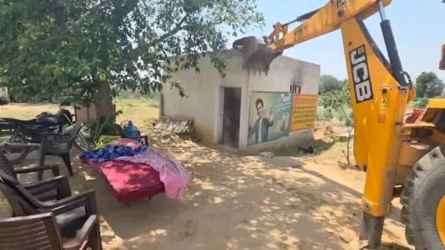 अलीगढ़ में ADA का बड़ा एक्शन: खैर में पांच अवैध कॉलोनियों पर चला बुलडोजर, सड़कें और नींव ध्वस्त