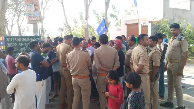 अंबेडकरनगर में डॉ. आंबेडकर जयंती का झंडा तोड़ा, आक्रोशित ग्रामीणों ने लगाया जाम, आश्वासन पर माने