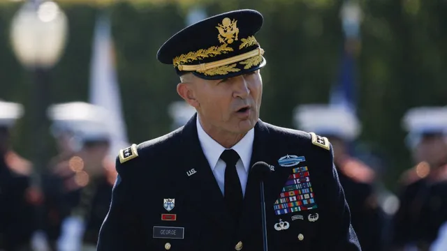 ईरान से युद्ध के बीच हटाए गए अमेरिकी आर्मी चीफ, रक्षामंत्री पीट हेगसेथ ने किया ‘जबरन रिटायर’