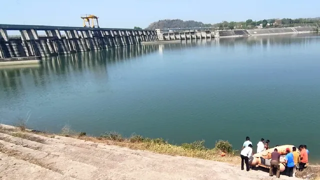 रील बनाने के दौरान मामा-भांजा हथनीकुंड बैराज में डूबे, एक को बचाया, दूसरे की तलाश जारी