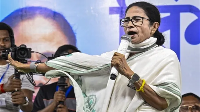 आरजी कर दुष्कर्म पीड़िता की मां ने सीएम ममता को पीटने की दी धमकी, TMC ने की कार्रवाई की मांग