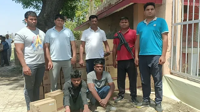 पलवल में 50 लाख की अवैध अंग्रेजी शराब बरामद, सीमेंट के ब्लॉकों में छिपाकर ट्रक से बिहार ले जा रहे थे तस्कर