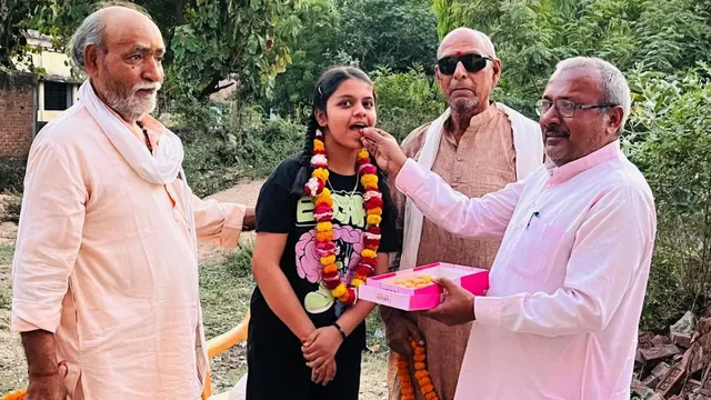 सेल्फ स्टडी से मानसी बनीं चित्रकूट जिला टॉपर, स्टेट मेरिट लिस्ट में भी बनाई जगह; Success Story