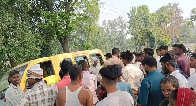 पीलीभीत के बिलसंडा में स्कूल वैन की टक्कर, चालक फरार, कई बच्चे घायल