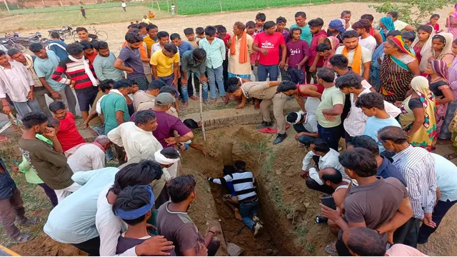 10 फीट गहरे गड्ढे में गिरा 3 वर्षीय मासूम, लोगों की काफी देर तक अटकी रही सांसें; जुगत लगाकर बचाई जान