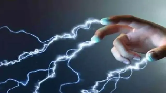 प्रयागराज में करंट की चपेट में आने से टेंट कारोबारी की गई जान, लोहे की पाइप हाई वोल्टेज तार से छूने से हुआ हादसा