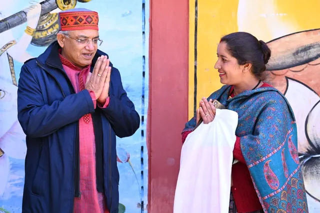 उत्तराखंड की 10वीं पास बीएलओ की स्मार्टनेस से मुख्य चुनाव आयुक्त हैरान, SIR से जुड़े सभी सवालों के दिए जवाब