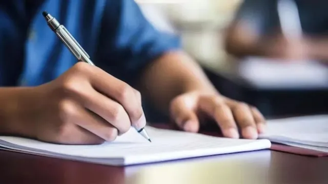 UP B.Ed JEE 2026: परीक्षा केंद्र पर साथ ले जाएं ये 3 चीजें, वरना नहीं मिलेगी एंट्री